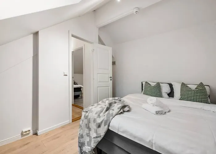 New! Well Eqipped Three Bedroom Penthouse!
