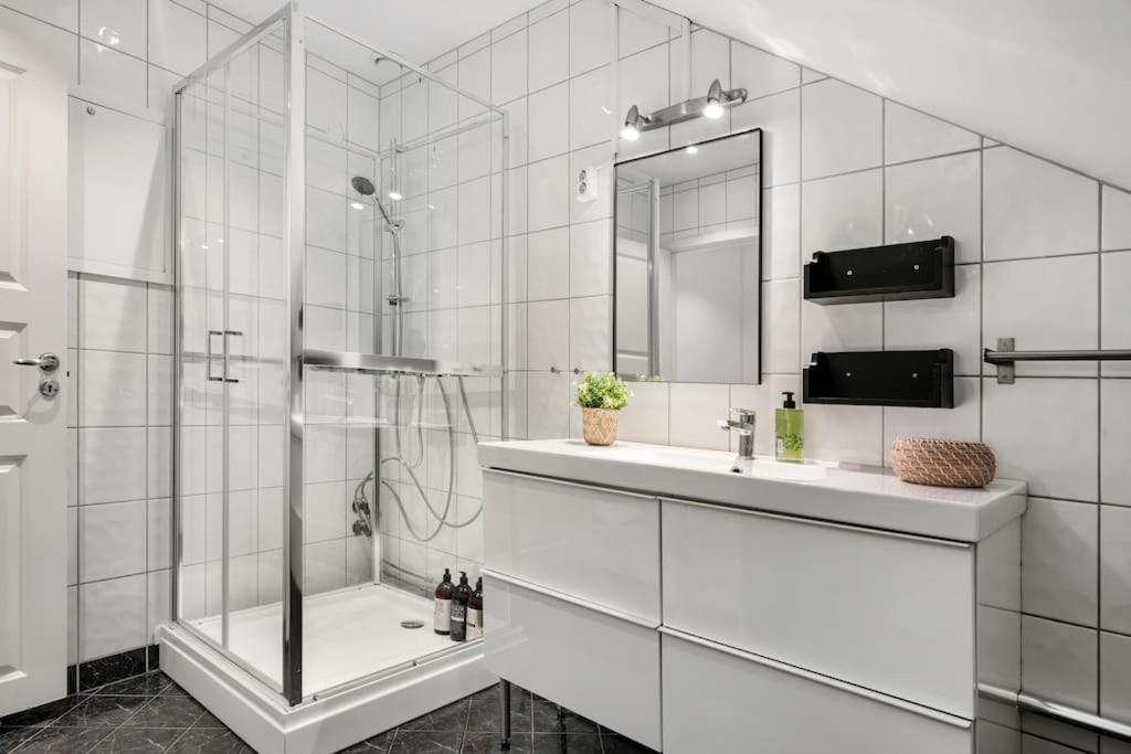 Apartment New! Well Eqipped Three Bedroom Penthouse!