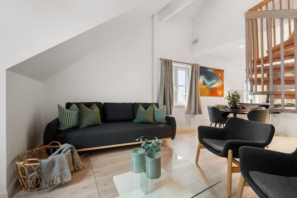 New! Well Eqipped Three Bedroom Penthouse! Apartment *