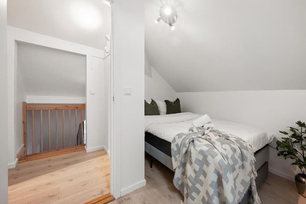New! Well Eqipped Three Bedroom Penthouse!