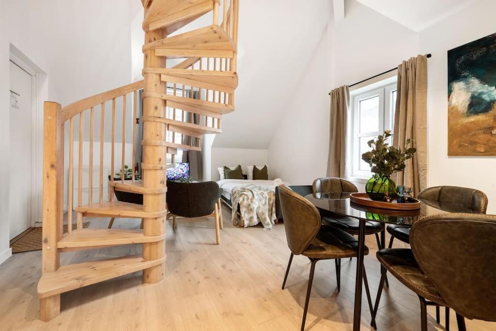 Apartment New! Well Eqipped Three Bedroom Penthouse! *