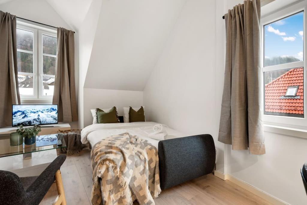New! Well Eqipped Three Bedroom Penthouse! Apartment *