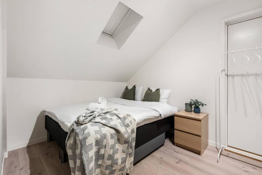 New! Well Eqipped Three Bedroom Penthouse!