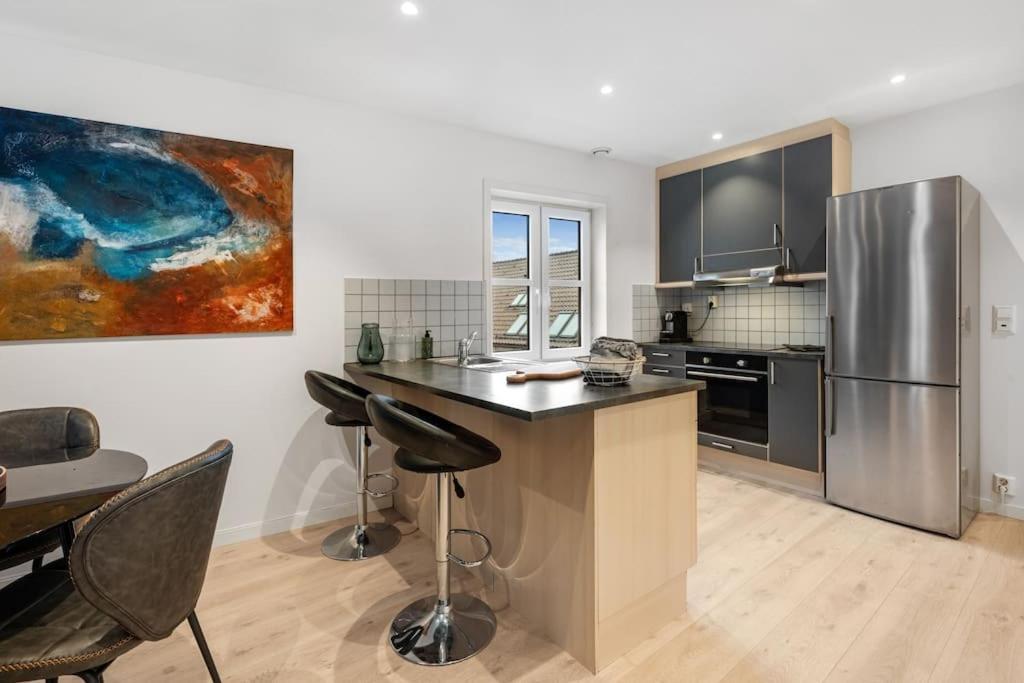 New! Well Eqipped Three Bedroom Penthouse!